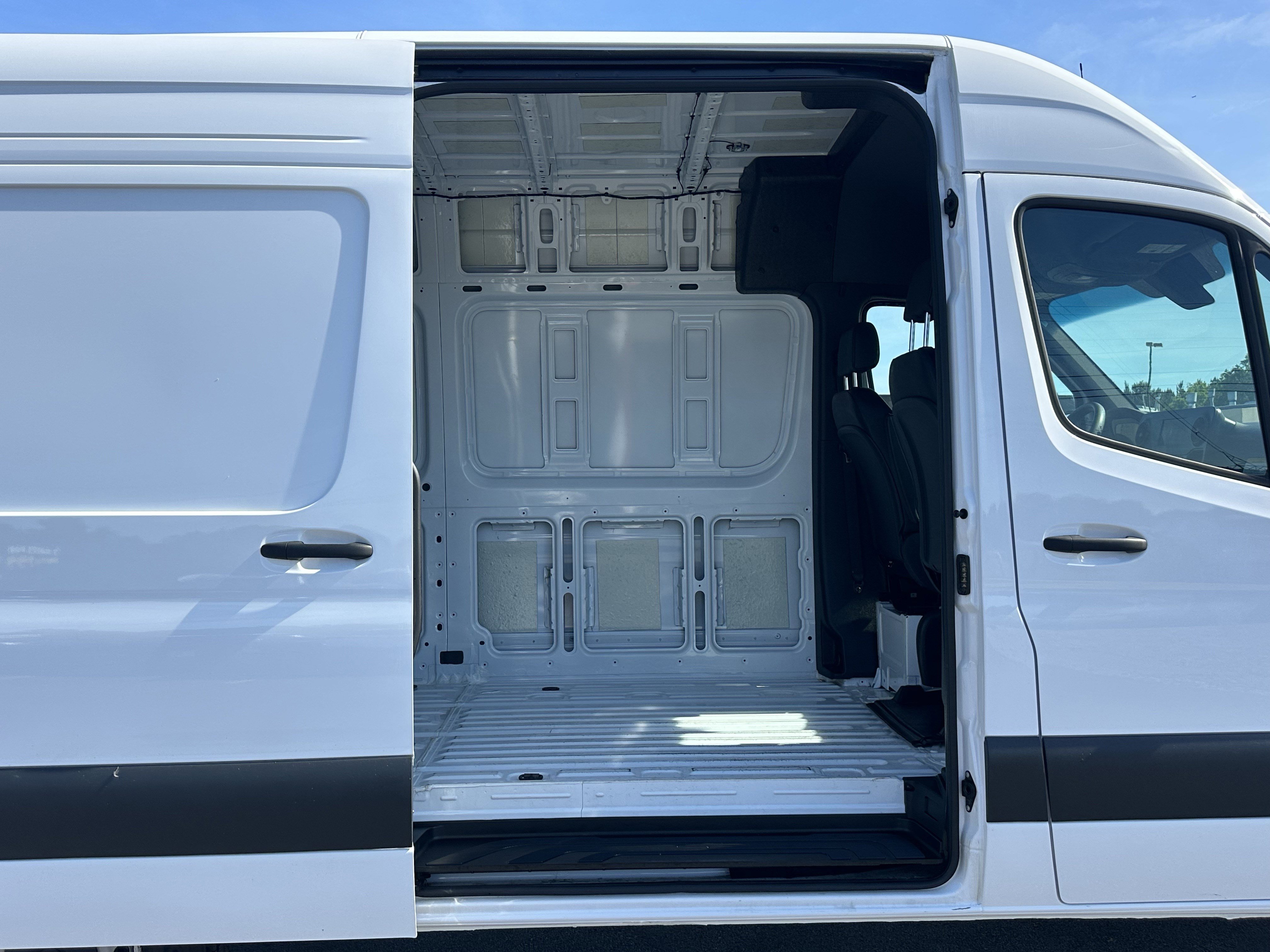 Used 2024 Mercedes-Benz Sprinter 2500 w/ Acoustic Package image 15
