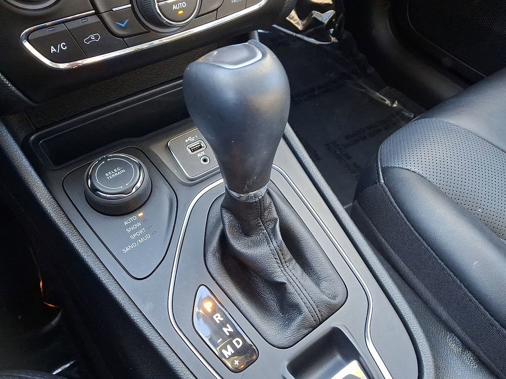 Used 2022 Jeep Cherokee Latitude Lux w/ Sun & Sound Group image 16