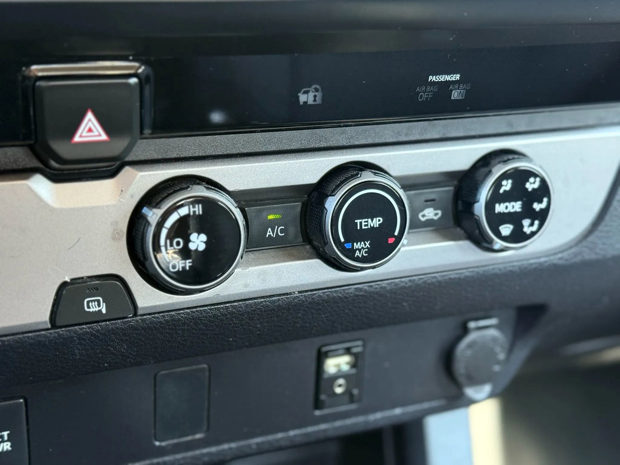 Used 2016 Toyota Tacoma SR image 31