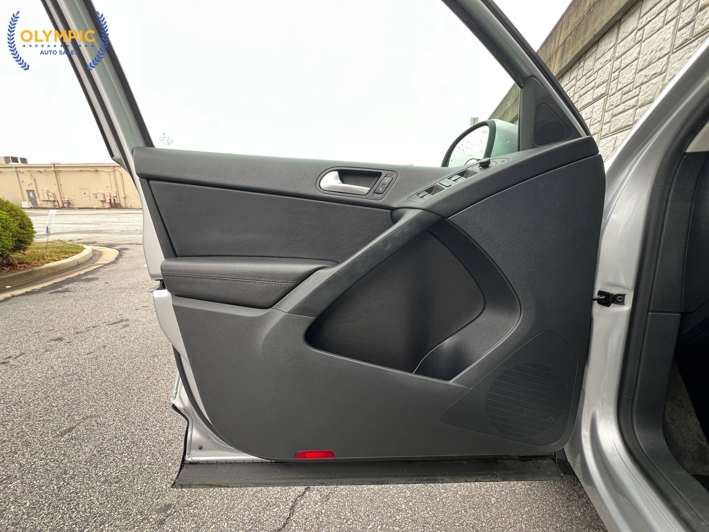 Used 2017 Volkswagen Tiguan S FWD image 43