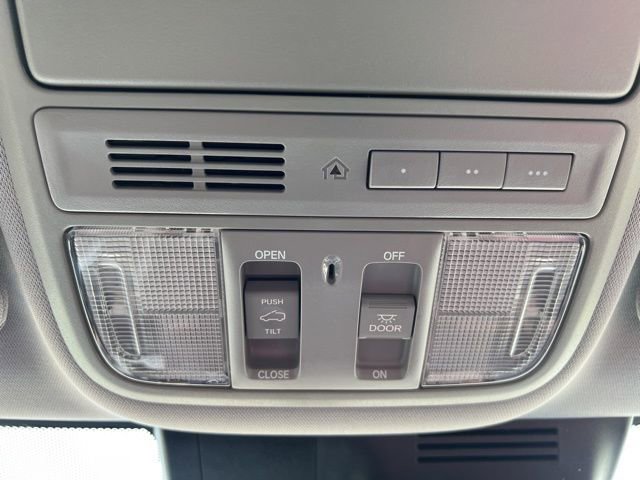 Used 2018 Honda CR-V Touring image 32