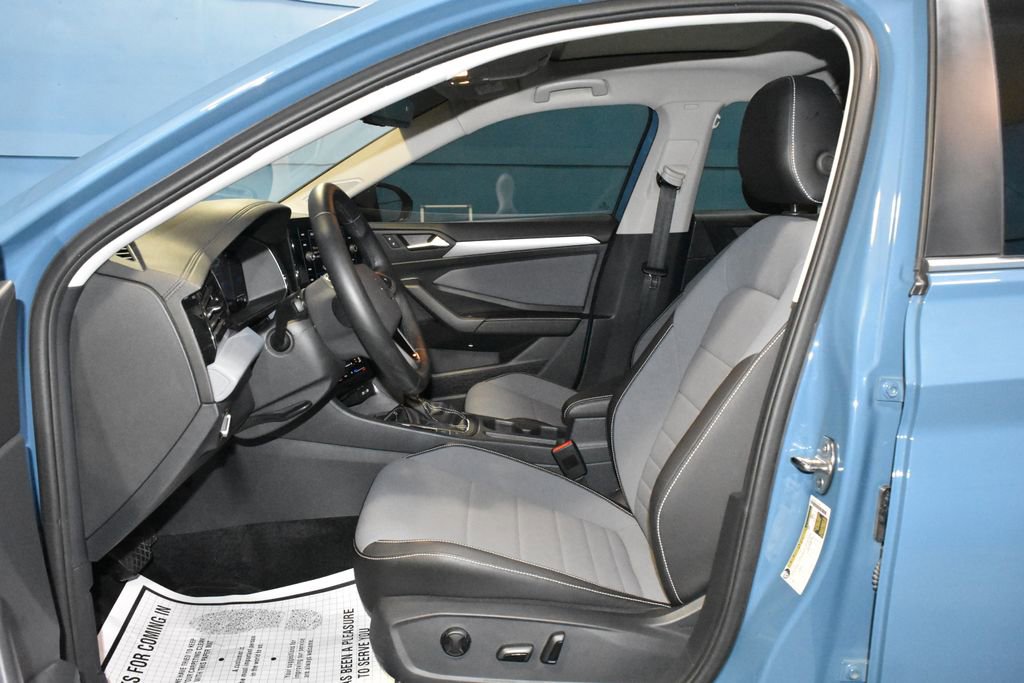 Used 2025 Volkswagen Jetta SE FWD image 7