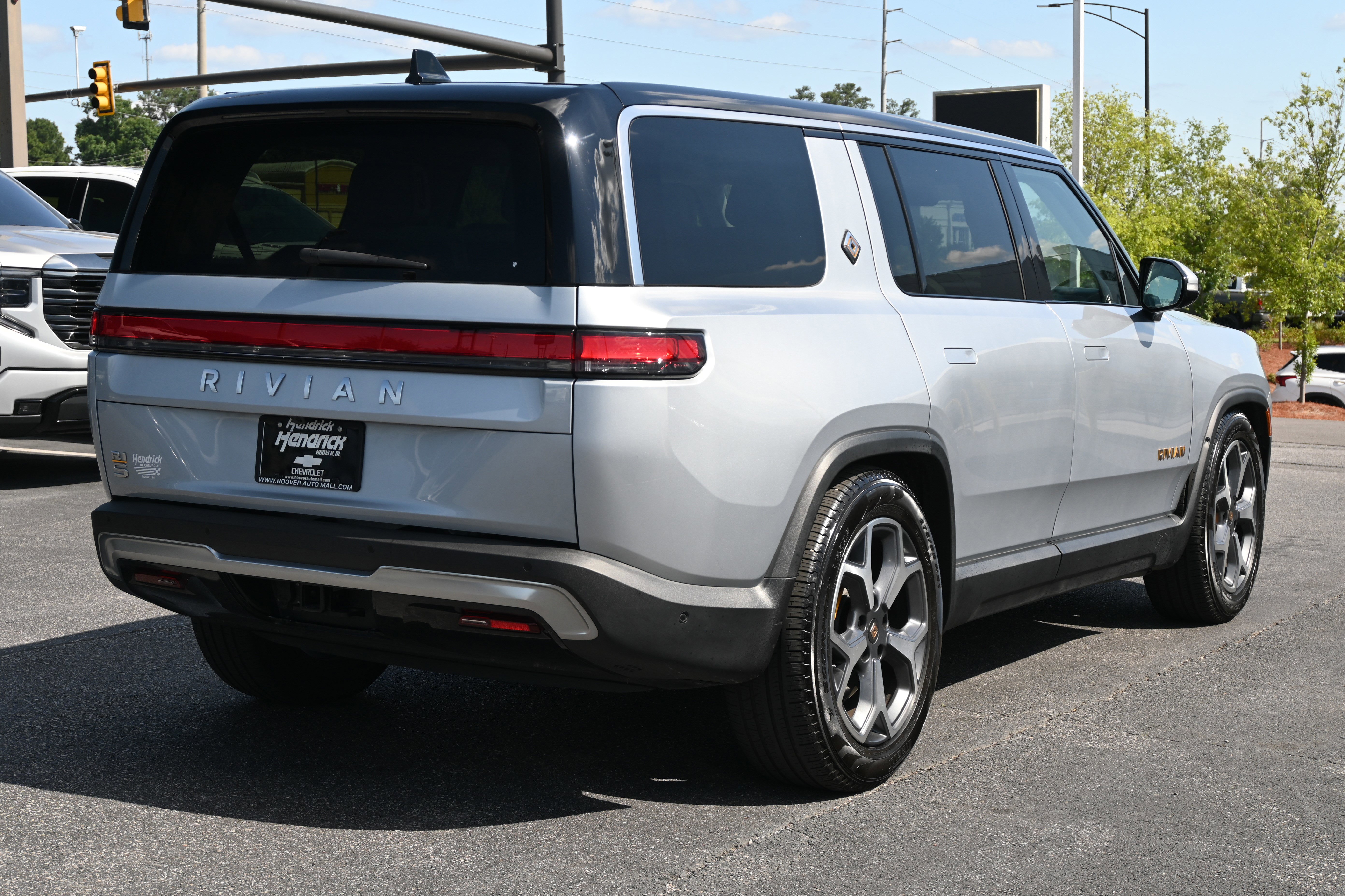 Used 2023 Rivian R1S Adventure AWD/4WD image 10