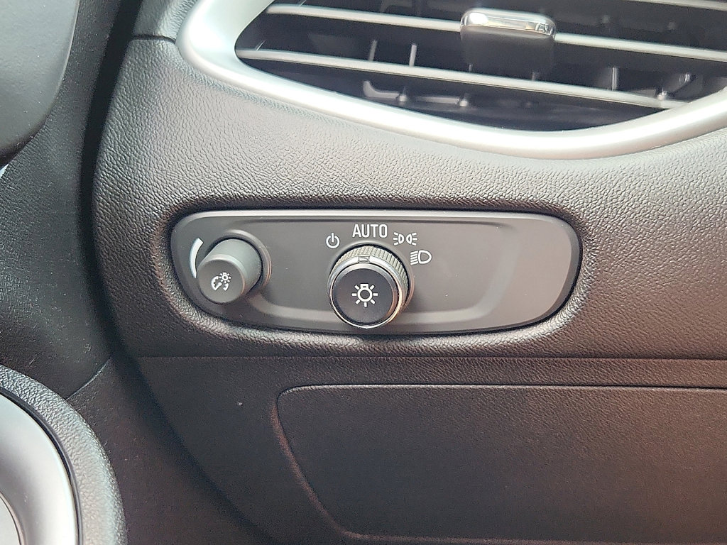 Used 2023 Chevrolet Malibu LS image 31