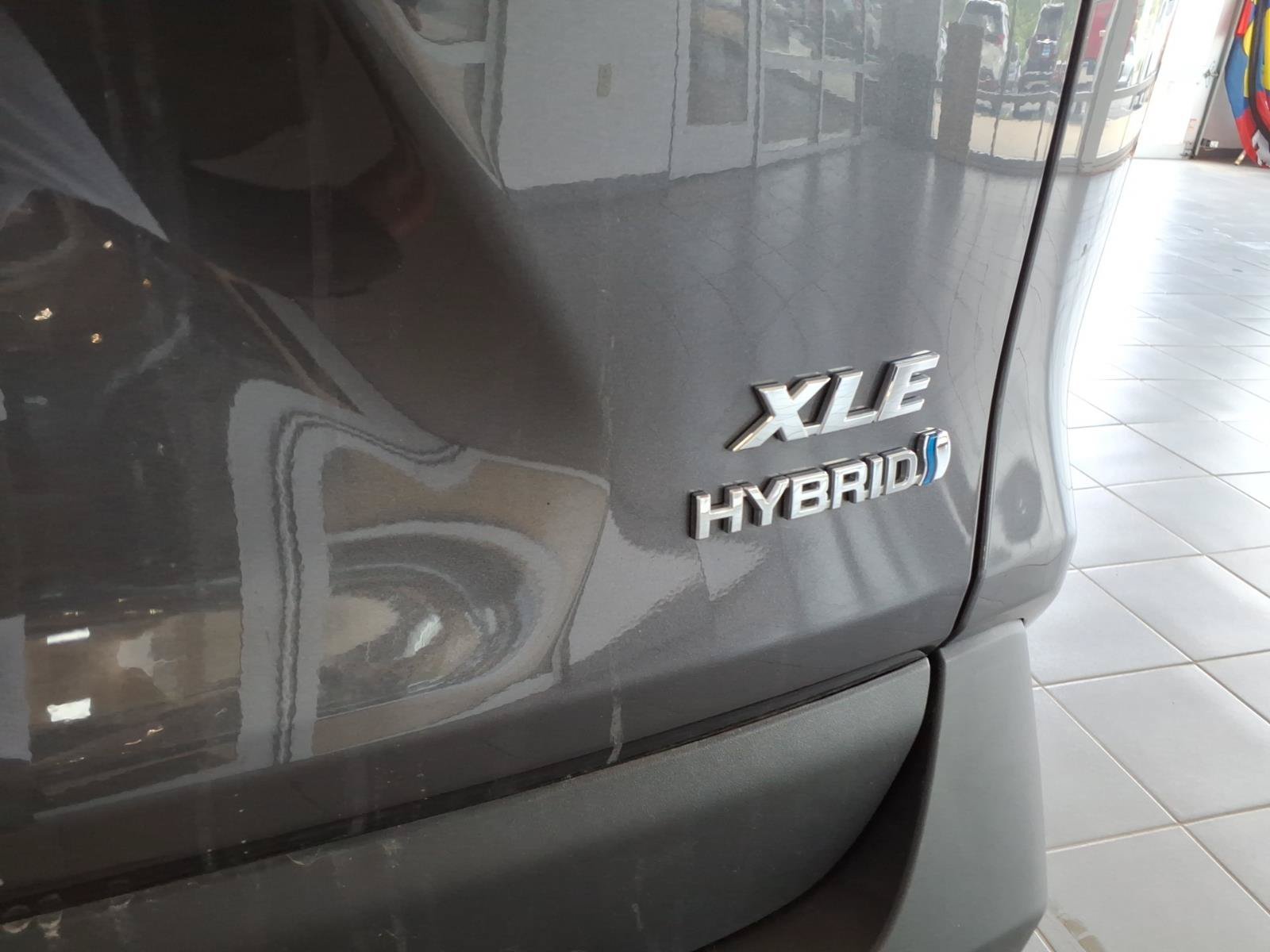 Used 2024 Toyota RAV4 XLE AWD/4WD image 18
