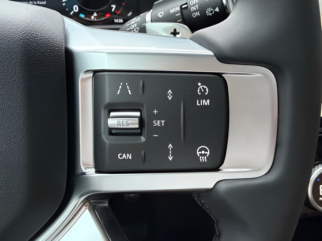 Certified 2026 Land Rover Discovery Limited Edition AWD/4WD image 18