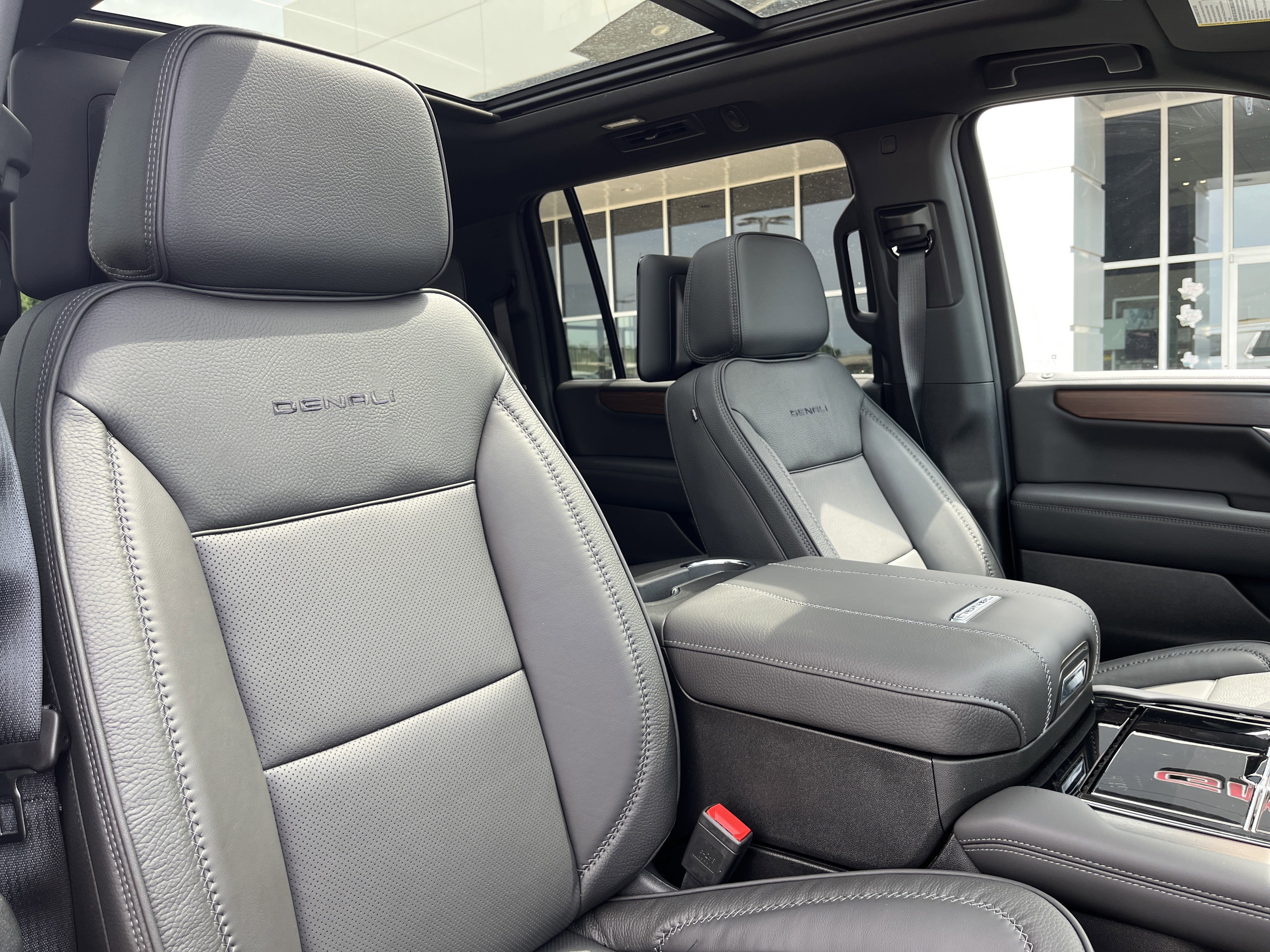 New 2026 GMC Yukon XL Denali w/ Denali Reserve Package AWD/4WD image 19