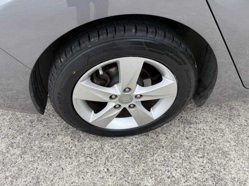 Used 2012 Hyundai Elantra GLS w/ Preferred Pkg 3 FWD image 17