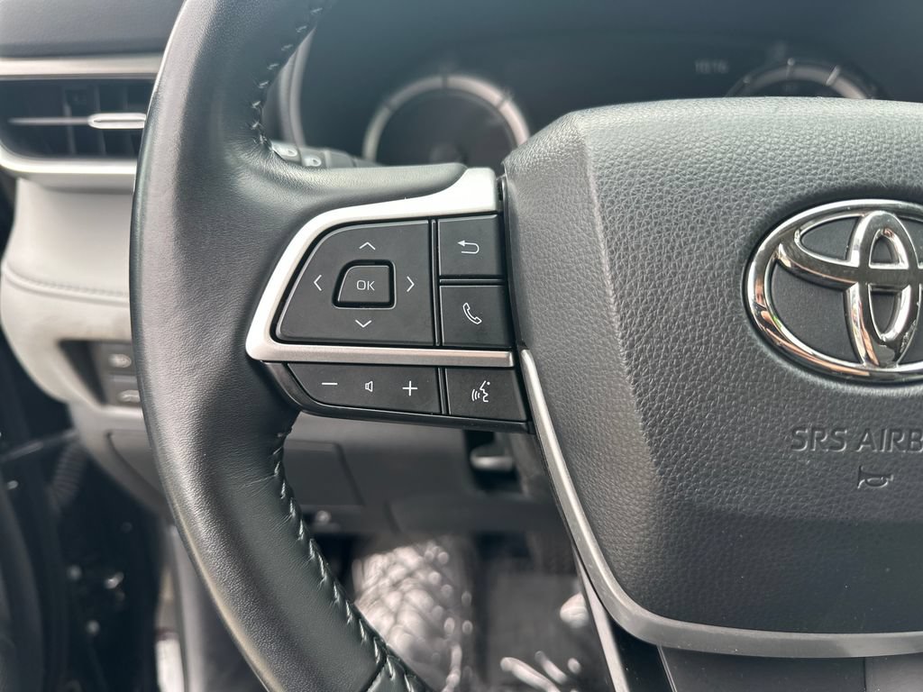 Used 2023 Toyota Highlander LE AWD/4WD image 20