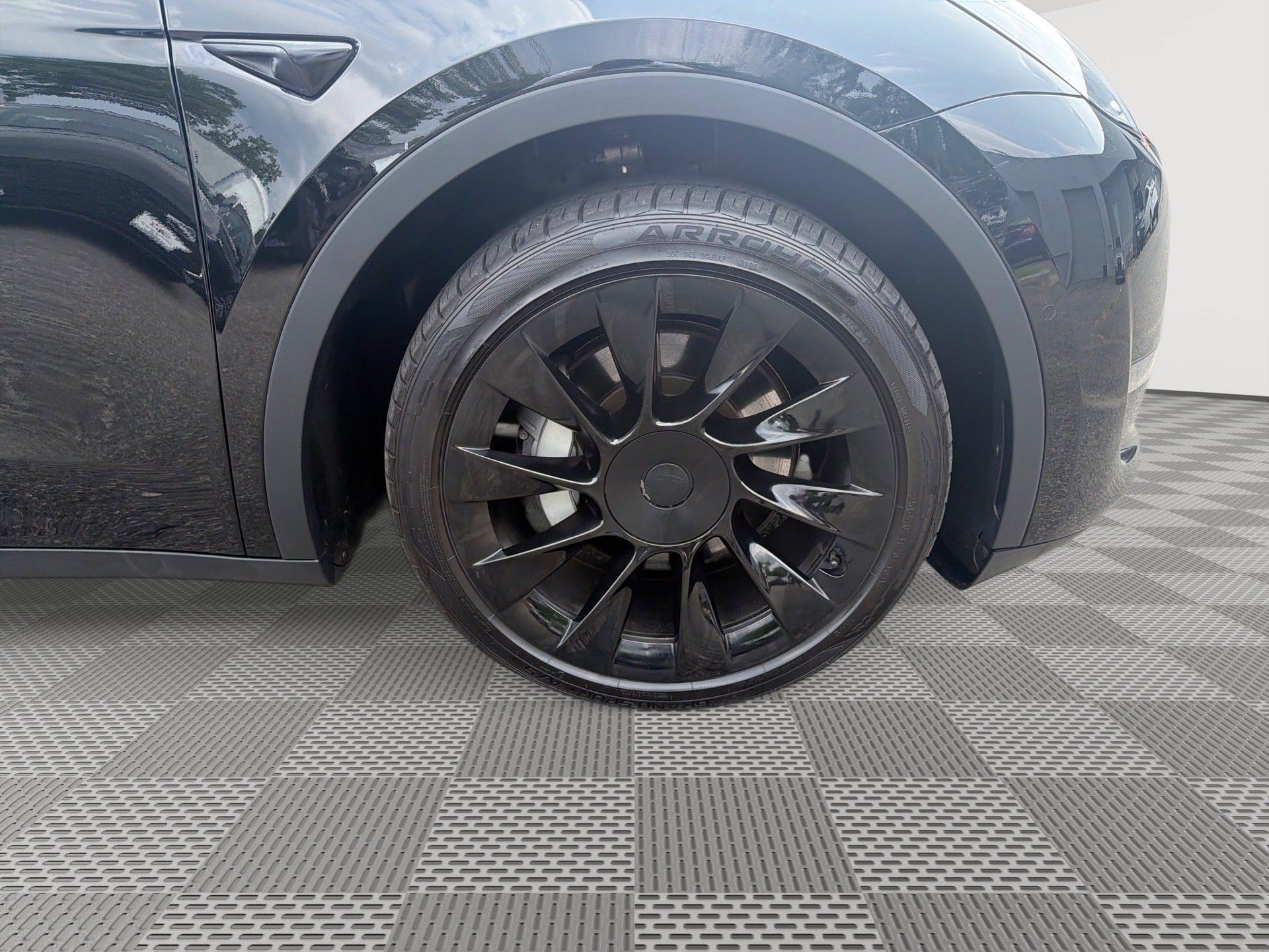 Used 2021 Tesla Model Y Long Range AWD/4WD image 30