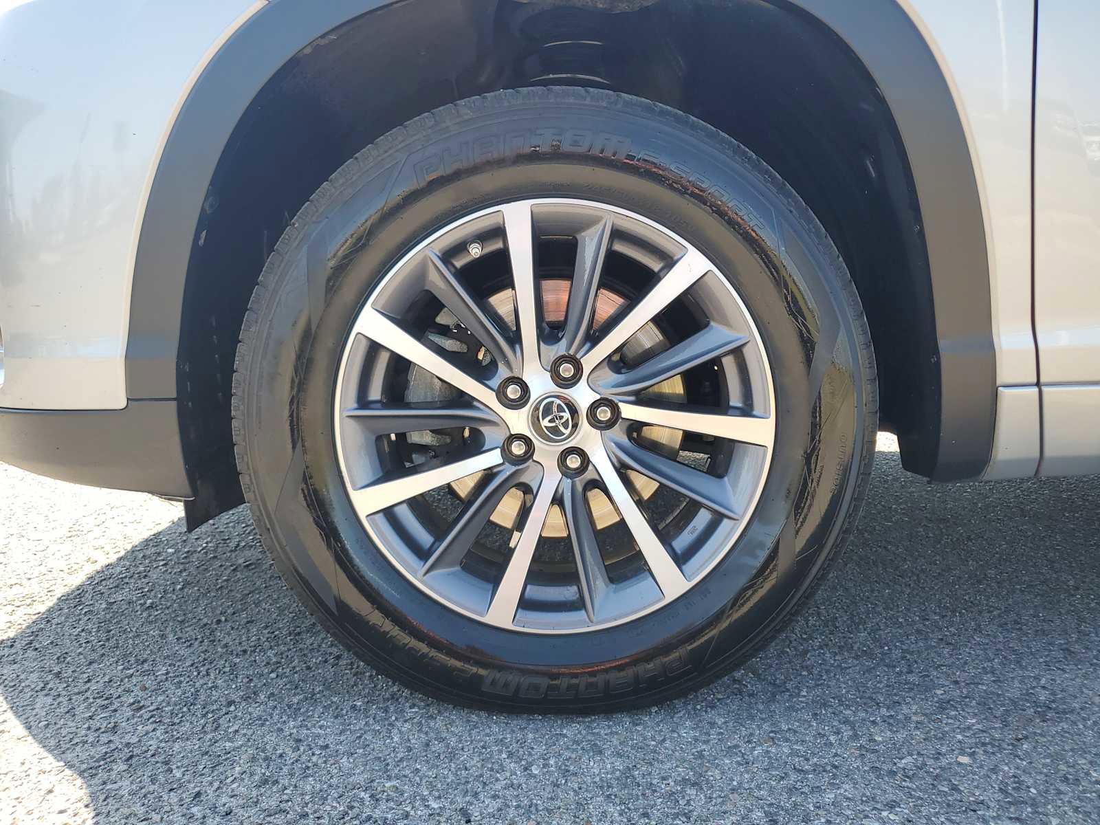 Used 2017 Toyota Highlander XLE image 10