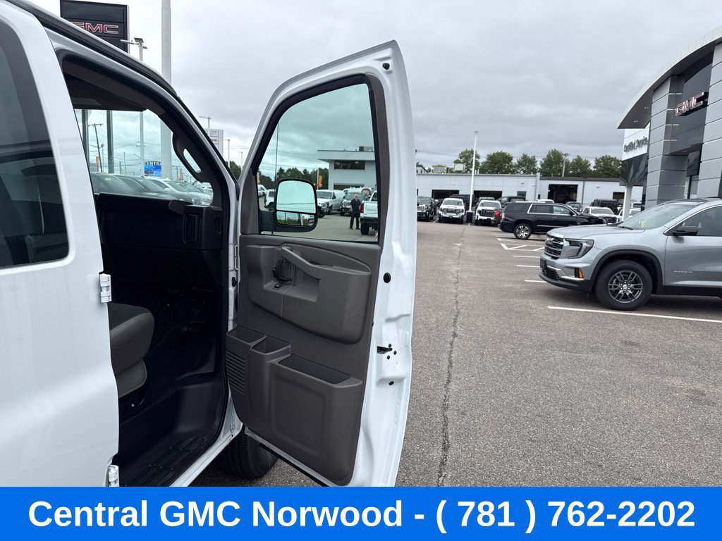 Used 2025 Chevrolet Express 2500 w/ Driver Convenience Package RWD image 14