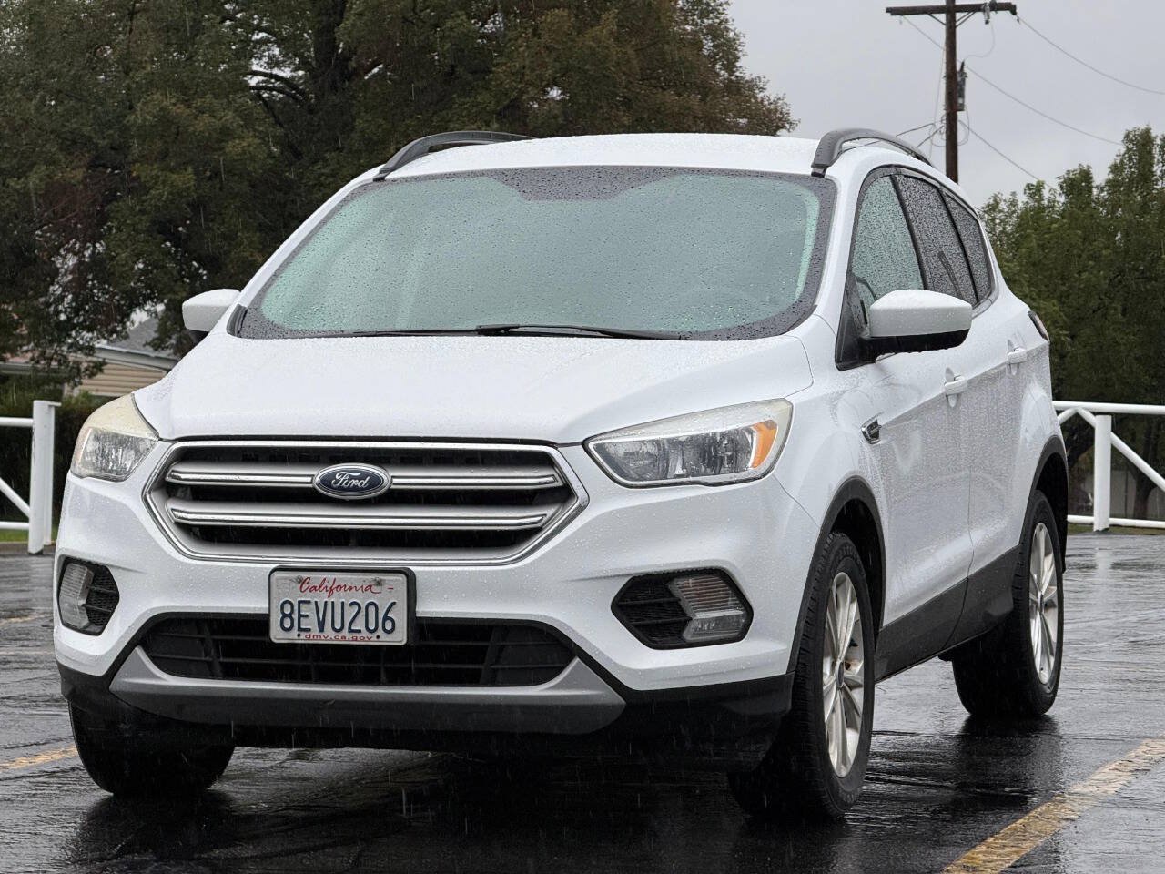 Used 2018 Ford Escape SE FWD image 2
