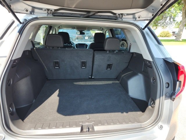 Used 2024 GMC Terrain SLE image 8