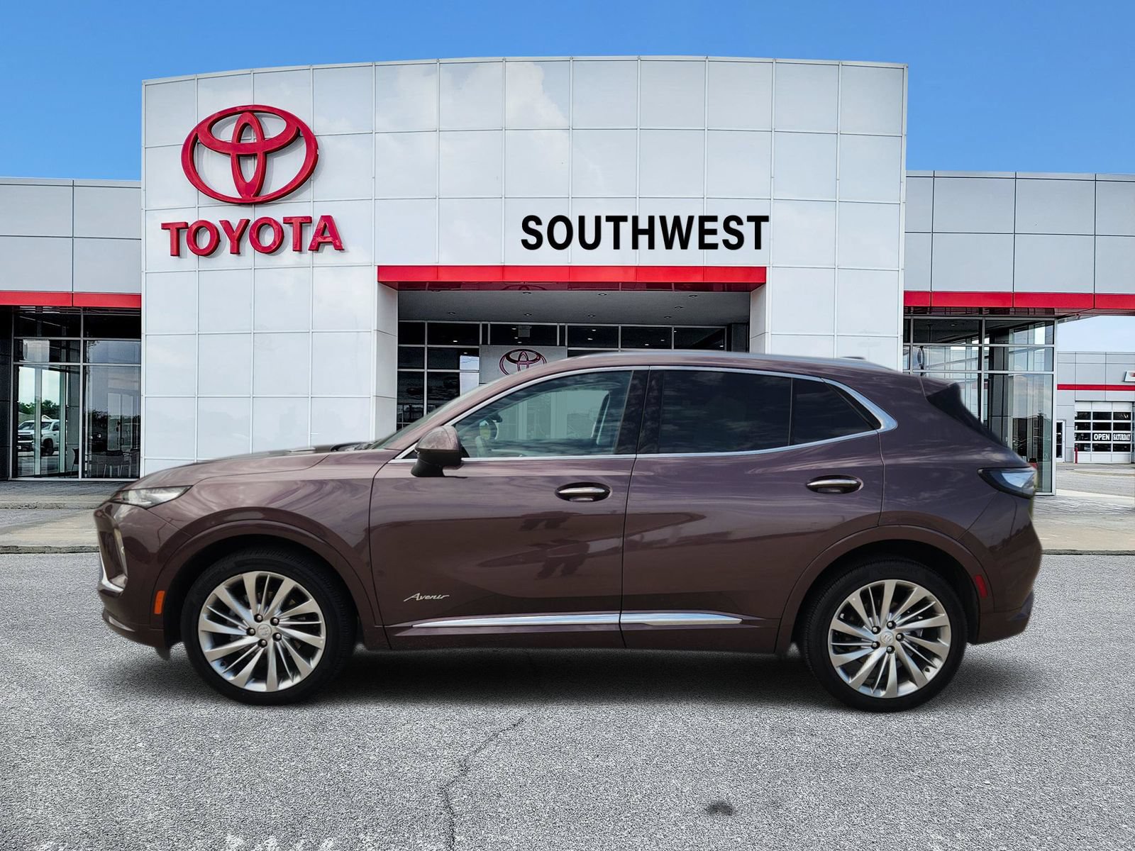 Used 2025 Buick Envision Avenir AWD/4WD image 3