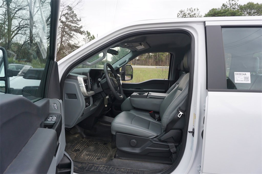 Used 2024 Ford F250 XL w/ XL Chrome Package image 2