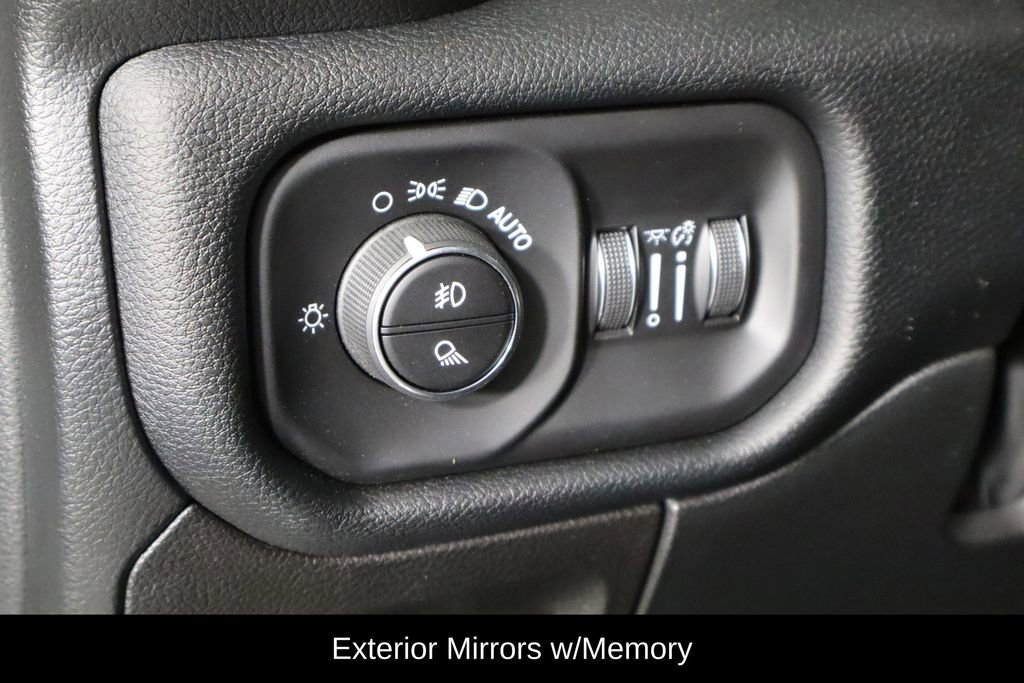 Used 2022 RAM 1500 Laramie AWD/4WD image 23
