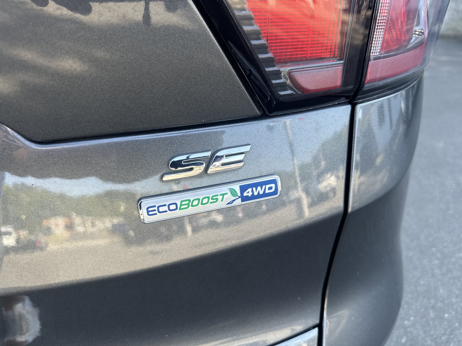 Used 2018 Ford Escape SE w/ SE Sport Appearance Package AWD/4WD image 25