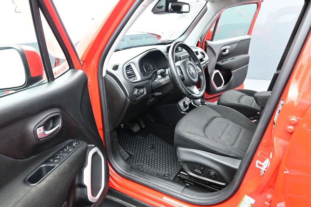 Used 2020 Jeep Renegade Latitude w/ Cold Weather Group AWD/4WD image 9
