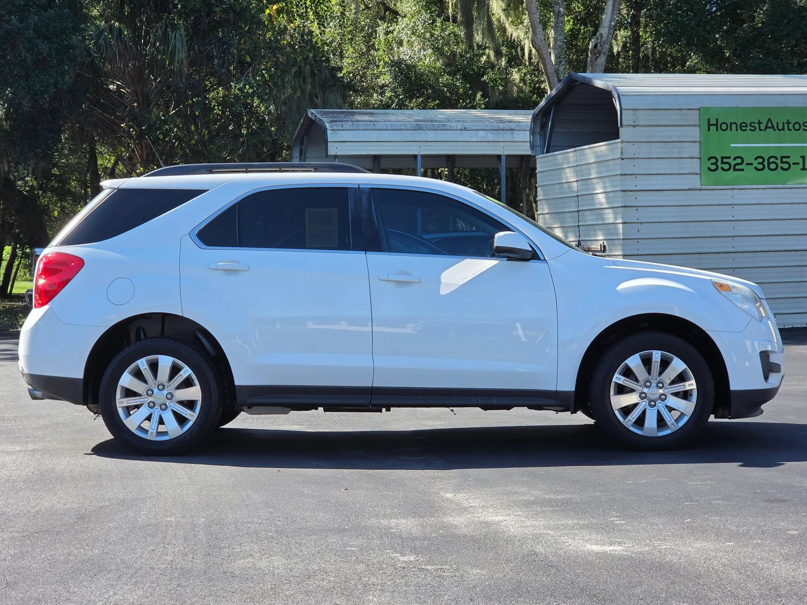 Used 2011 Chevrolet Equinox LT w/ Driver Convenience Package FWD image 4