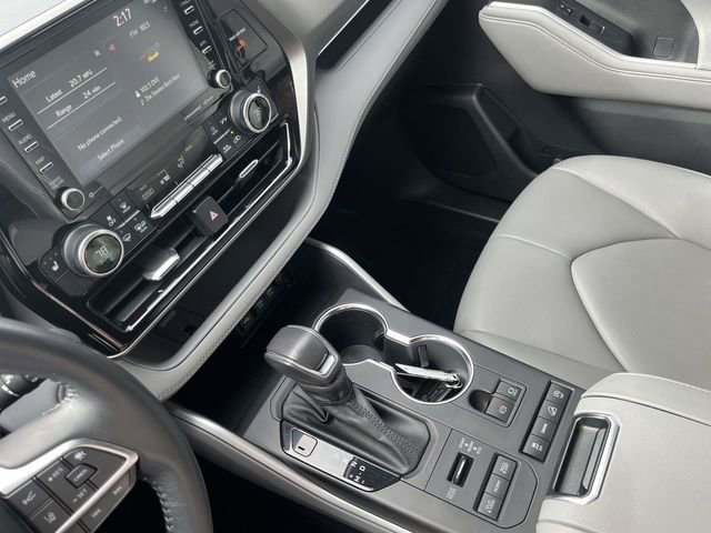 Used 2021 Toyota Highlander XLE image 27