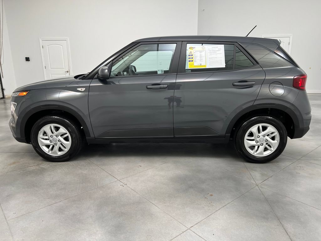 Used 2025 Hyundai Venue SE image 4