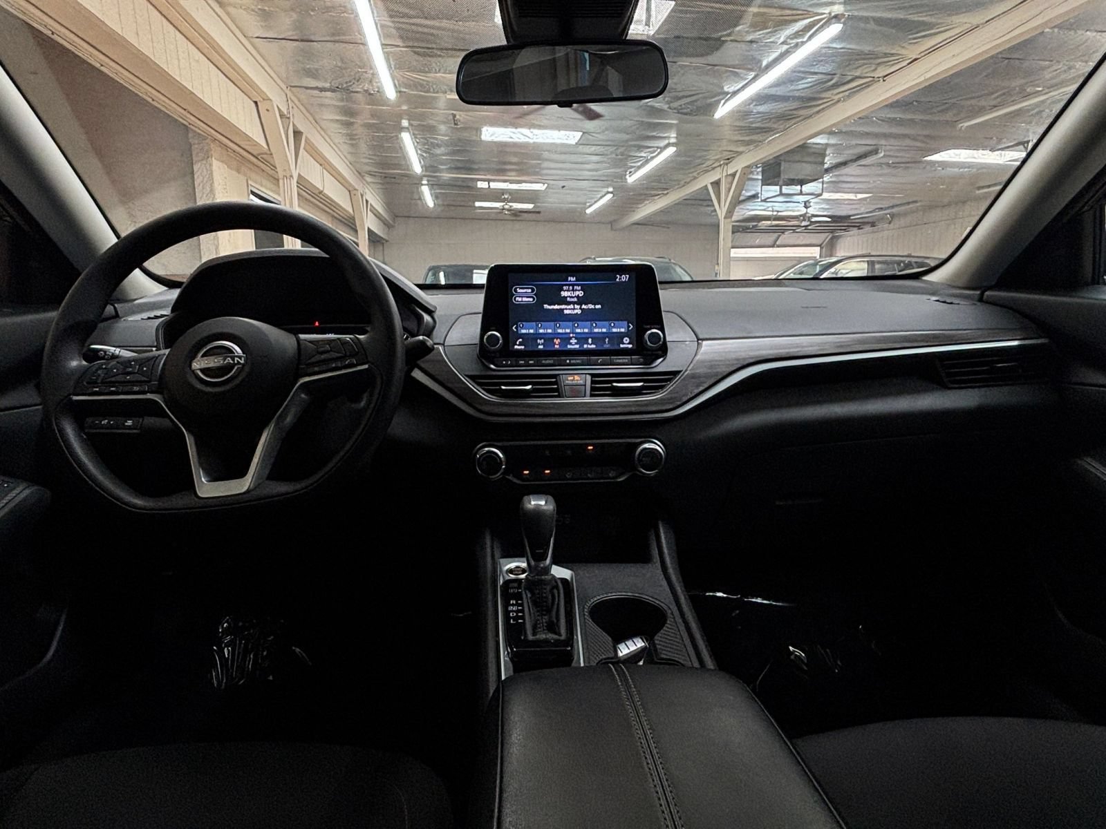 Used 2025 Nissan Altima 2.5 SV FWD image 32