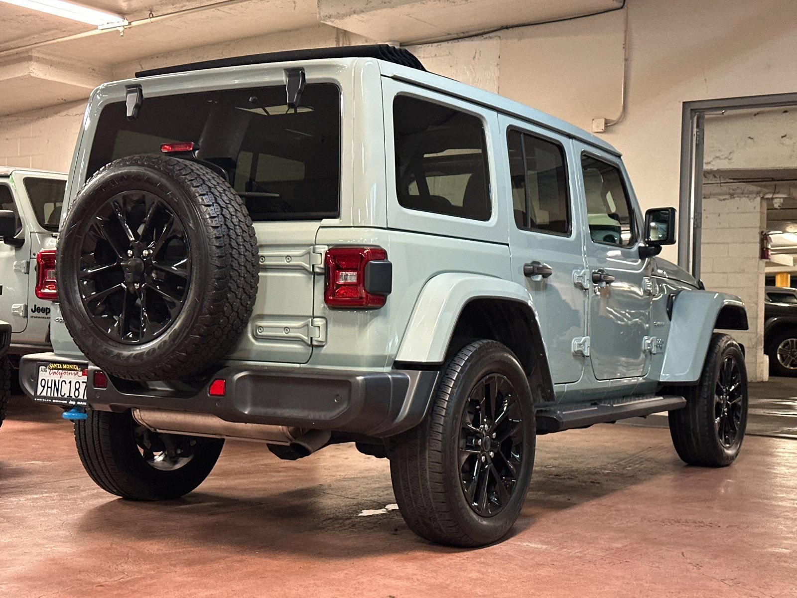 Used 2024 Jeep Wrangler Unlimited Sahara w/ Technology Group AWD/4WD image 5