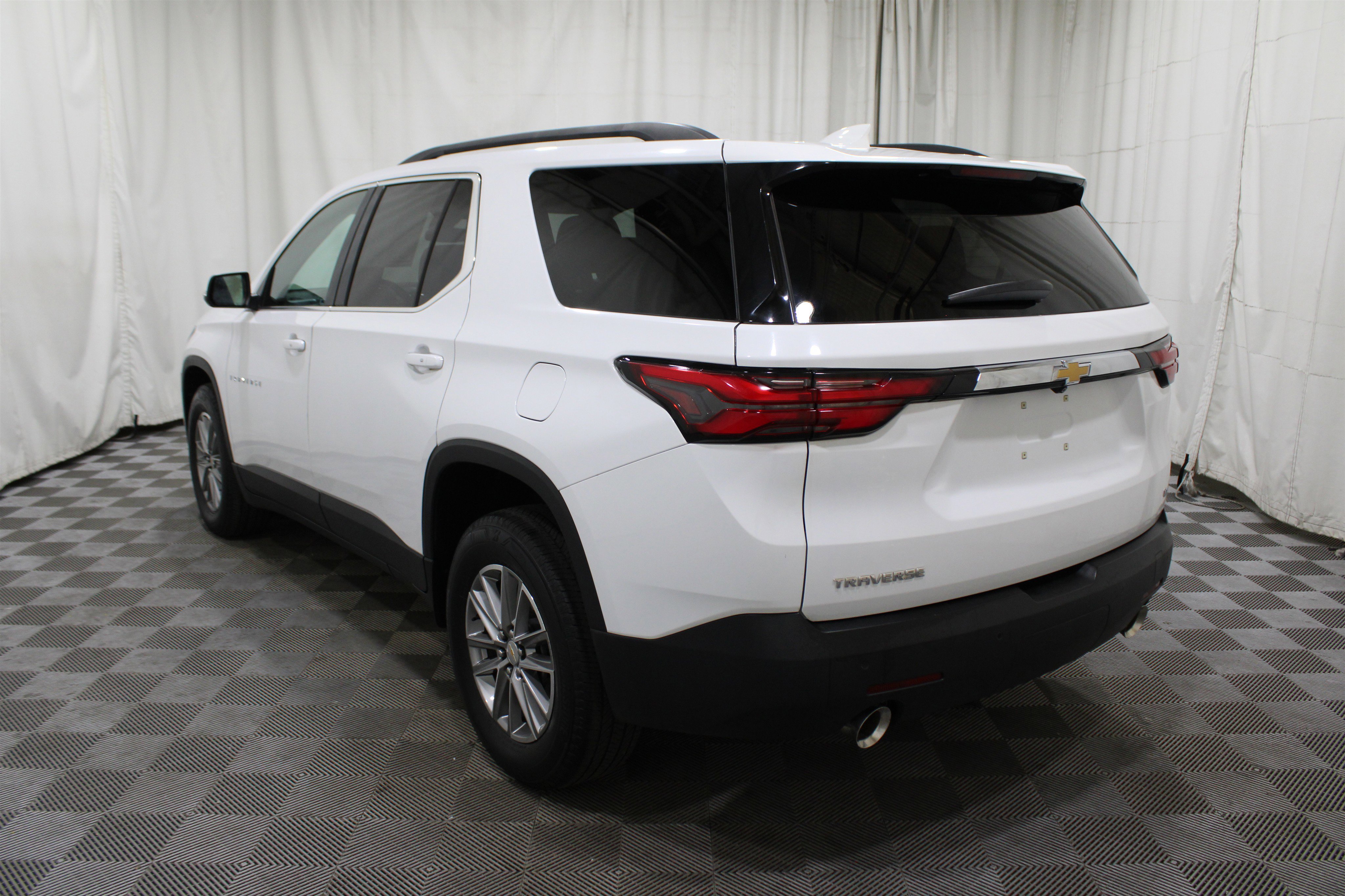 Used 2023 Chevrolet Traverse LT image 33