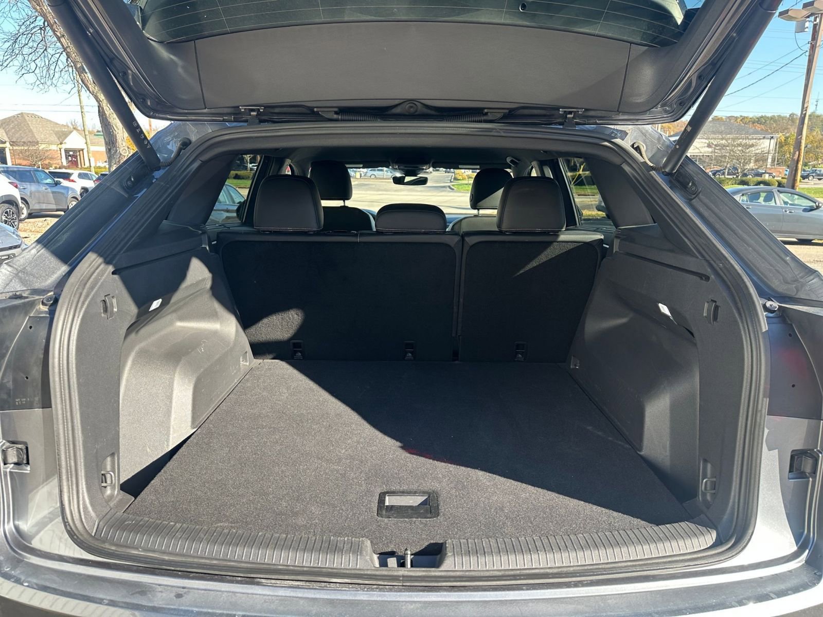 Used 2025 Volkswagen Atlas Cross Sport SE image 31