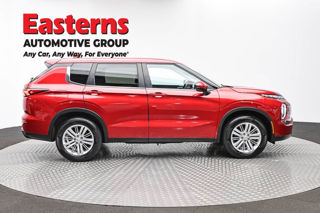 Used 2024 Mitsubishi Outlander ES AWD/4WD image 4