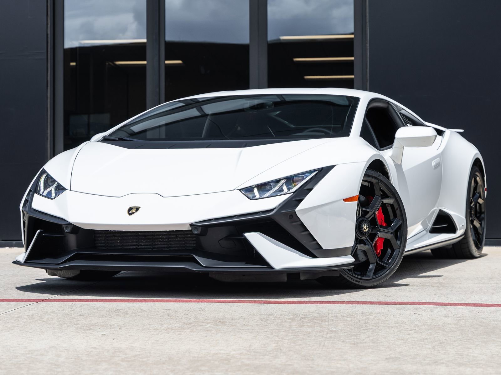 Used 2023 Lamborghini Huracan Tecnica image 1