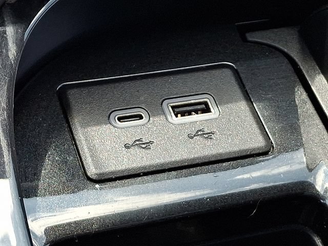 Used 2023 Cadillac Escalade ESV V w/ LPO, Floor Liner Package AWD/4WD image 24