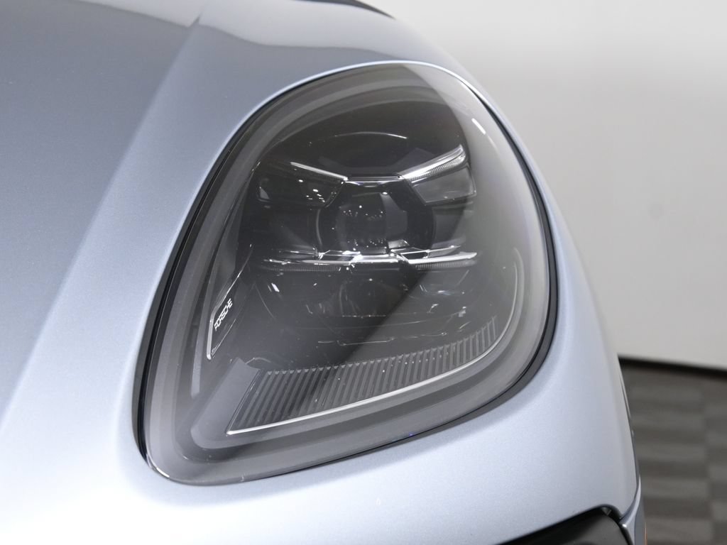 Used 2025 Porsche Macan Turbo AWD/4WD image 11