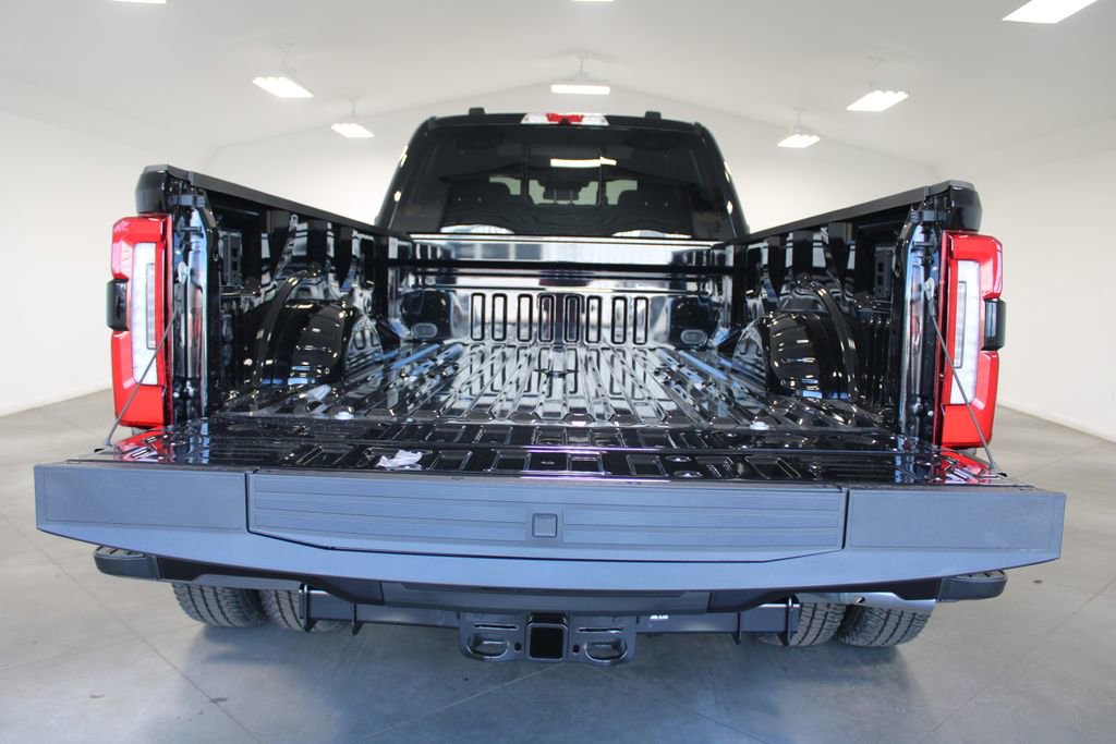 New 2026 Ford F350 4x4 Crew Cab DRW Super Duty image 16