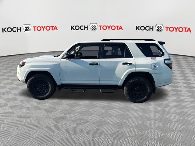 Certified 2021 Toyota 4Runner Venture w/ Moonroof Package AWD/4WD image 4
