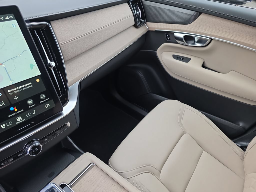 Used 2026 Volvo XC90 B6 Plus w/ Protection Package Premier AWD/4WD image 19