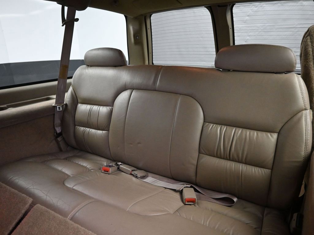 Used 1997 GMC Suburban 4WD w/ Marketing Opt Pkg 3 image 22