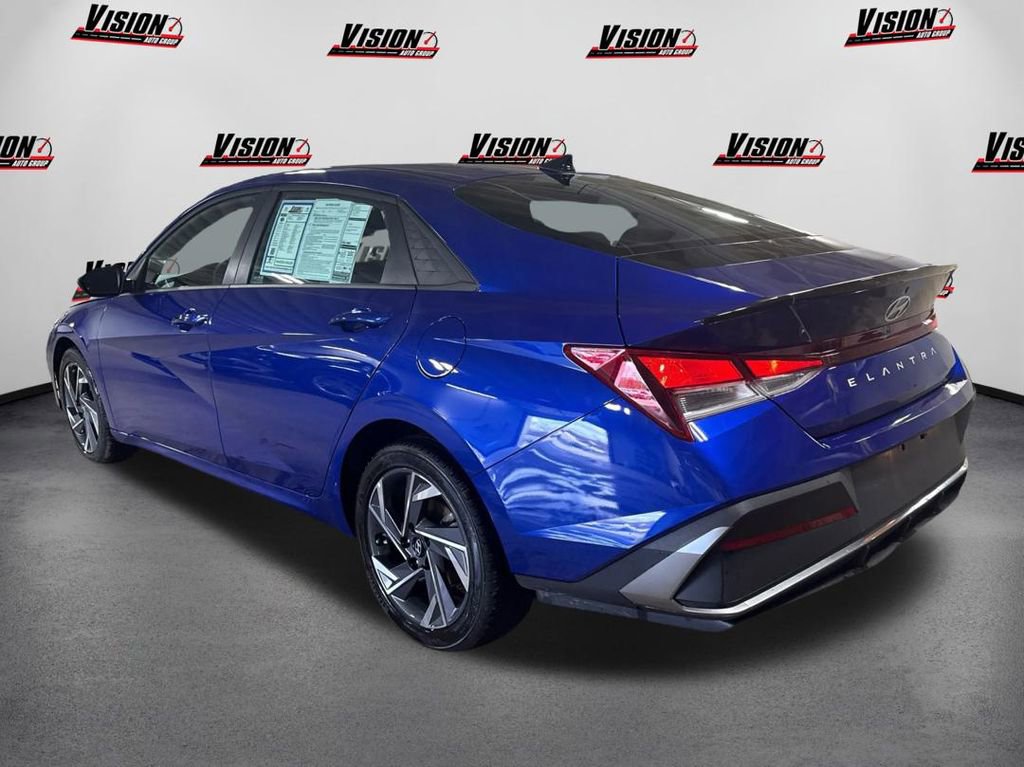 Used 2025 Hyundai Elantra Sport image 7