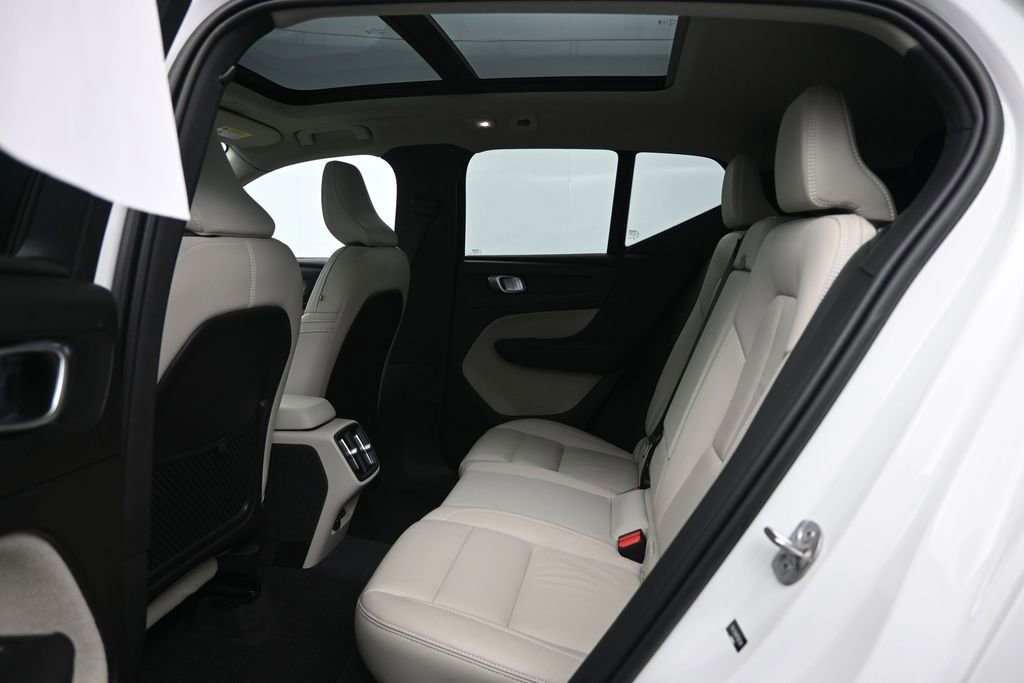 Used 2023 Volvo XC40 B5 Ultimate w/ Climate Package AWD/4WD image 28