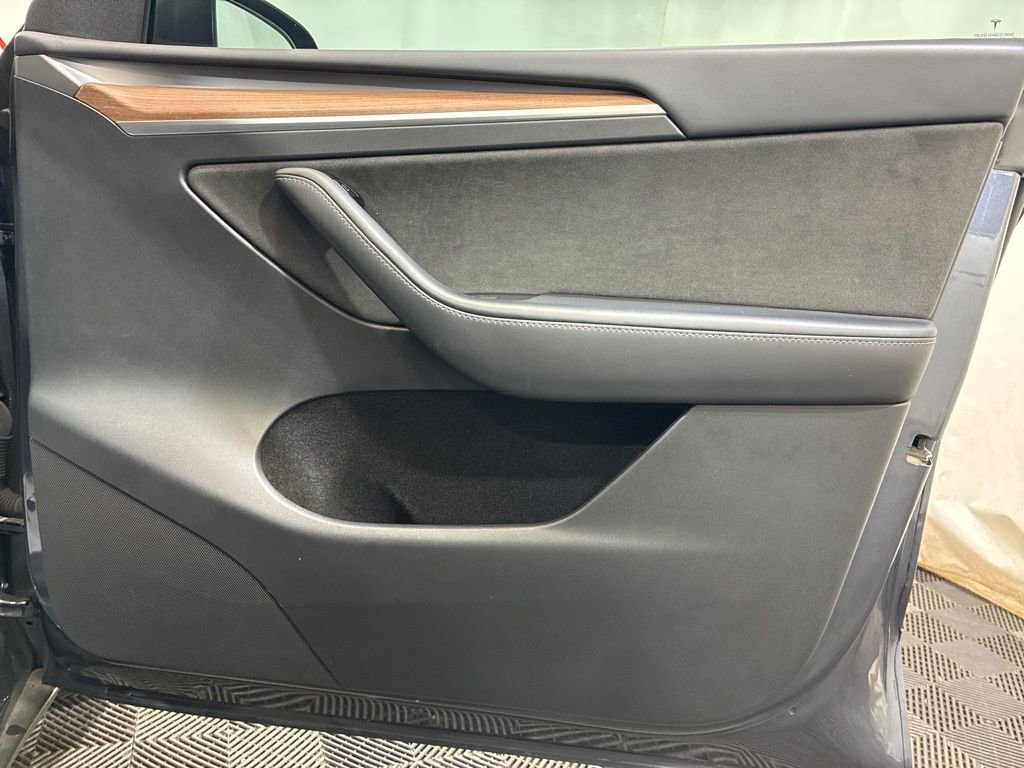 Used 2023 Tesla Model Y Long Range image 11