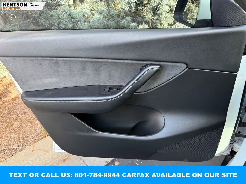 Used 2022 Tesla Model Y Long Range image 17