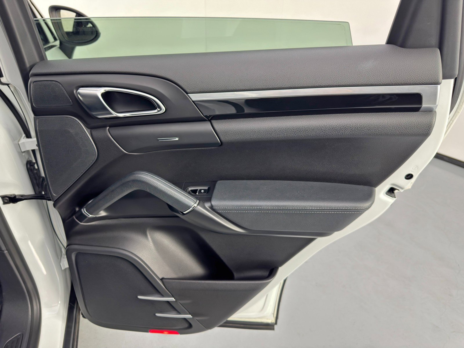 Used 2014 Porsche Cayenne AWD/4WD image 41