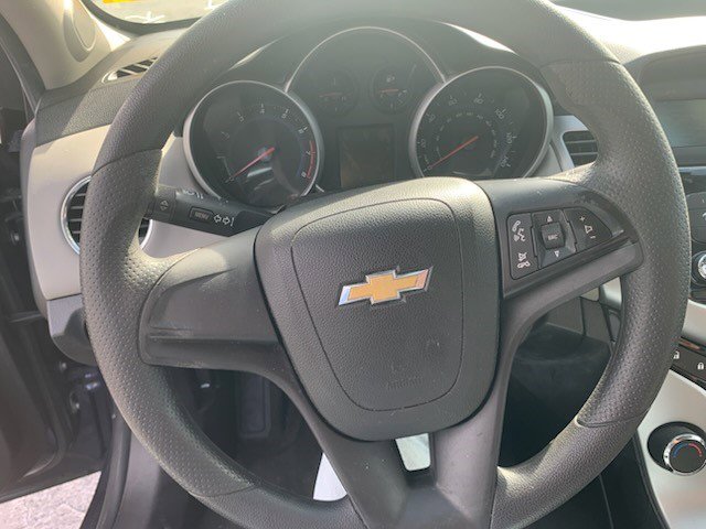 Used 2013 Chevrolet Cruze LS image 4