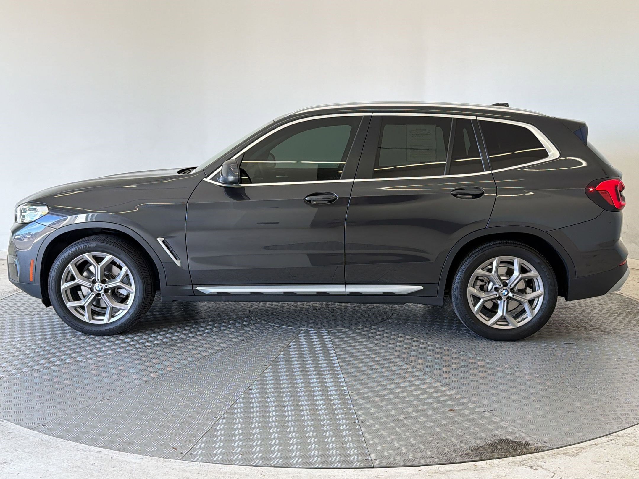 Certified 2022 BMW X3 xDrive30i w/ Convenience Package image 2