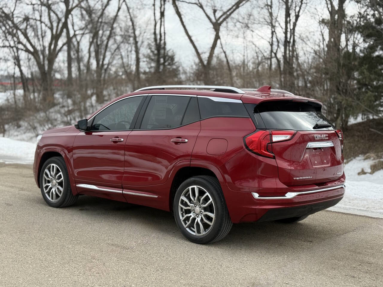 Used 2023 GMC Terrain Denali w/ Denali Premium Package AWD/4WD image 5