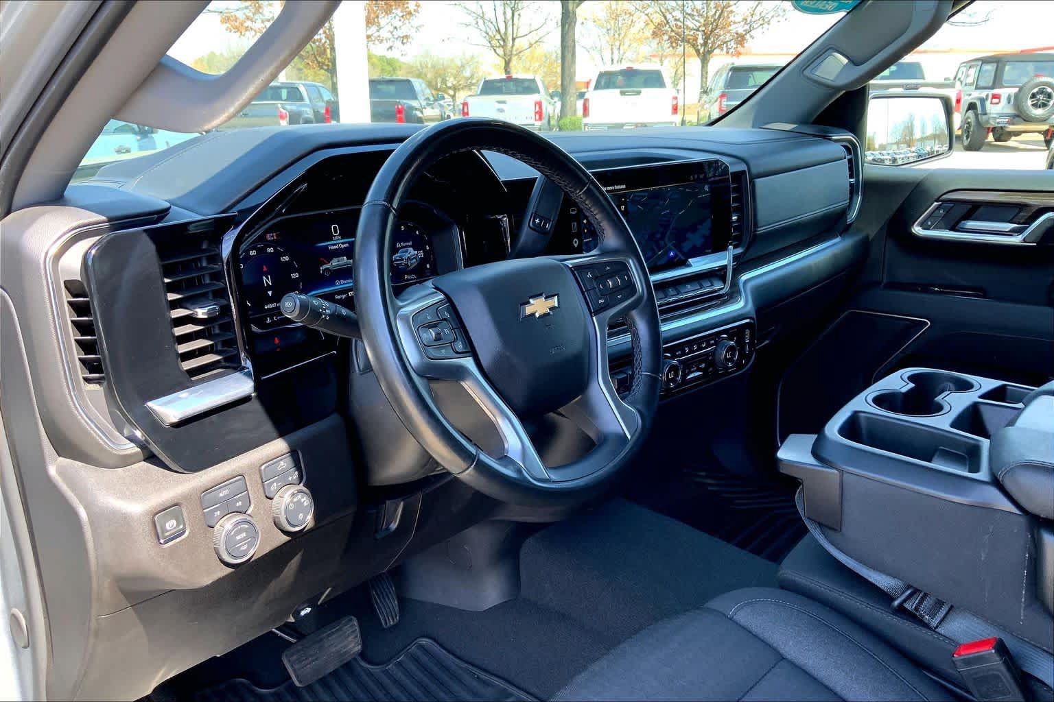 Used 2025 Chevrolet Silverado 1500 LT AWD/4WD image 29