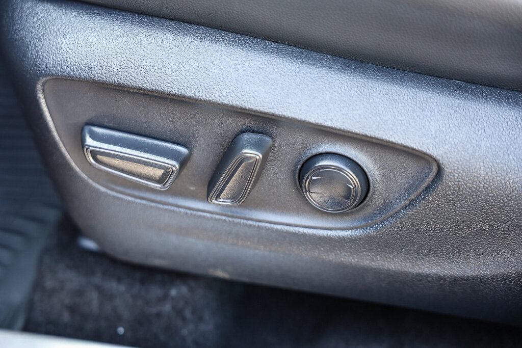 Used 2024 Toyota Highlander XLE FWD image 14