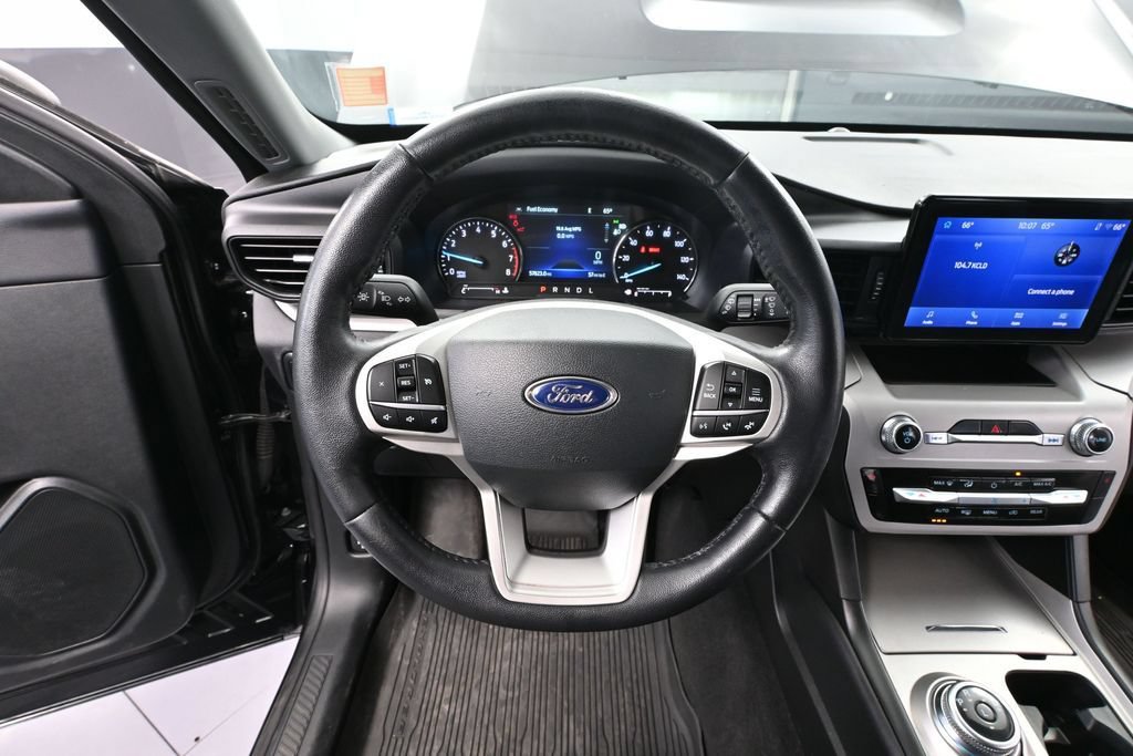 Used 2023 Ford Explorer XLT AWD/4WD image 25