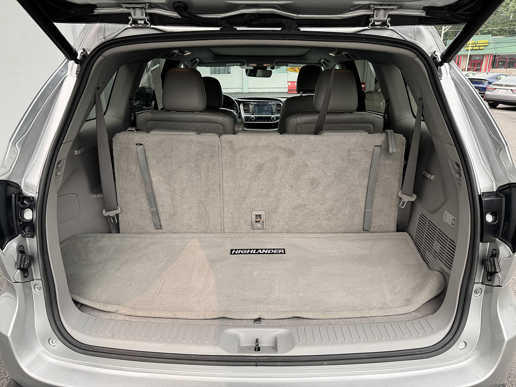 Certified 2017 Toyota Highlander Limited Platinum w/ Carpet Mat Package AWD/4WD image 11